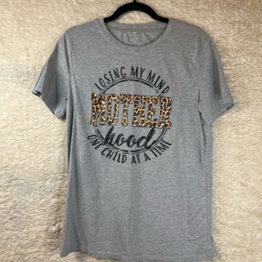 Graphic T-Shirt Women M Gray Funny Motherhood Losing My Mind One Child At A Time - Picture 3 of 12